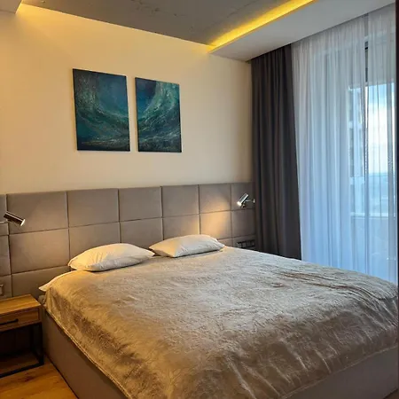 Апартаменти House Keys Skypark Братислава