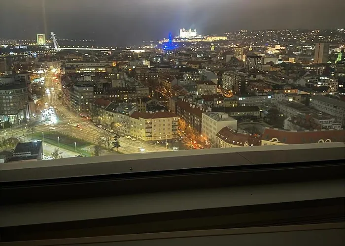 Апартаменти House Keys Skypark Братислава