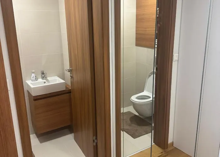 House Keys Skypark Апартаменти Братислава