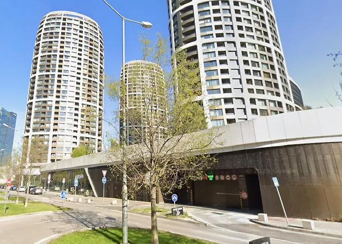 House Keys Skypark Апартаменти Братислава