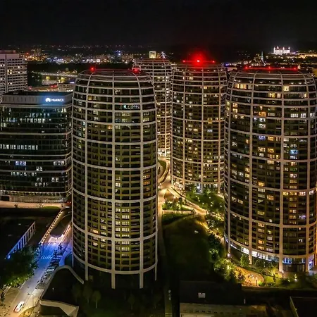 House Keys Skypark شقة براتسيلافا
